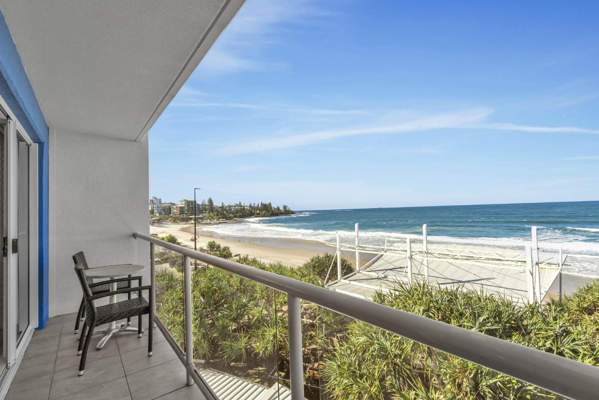 Rolling Surf Caloundra
