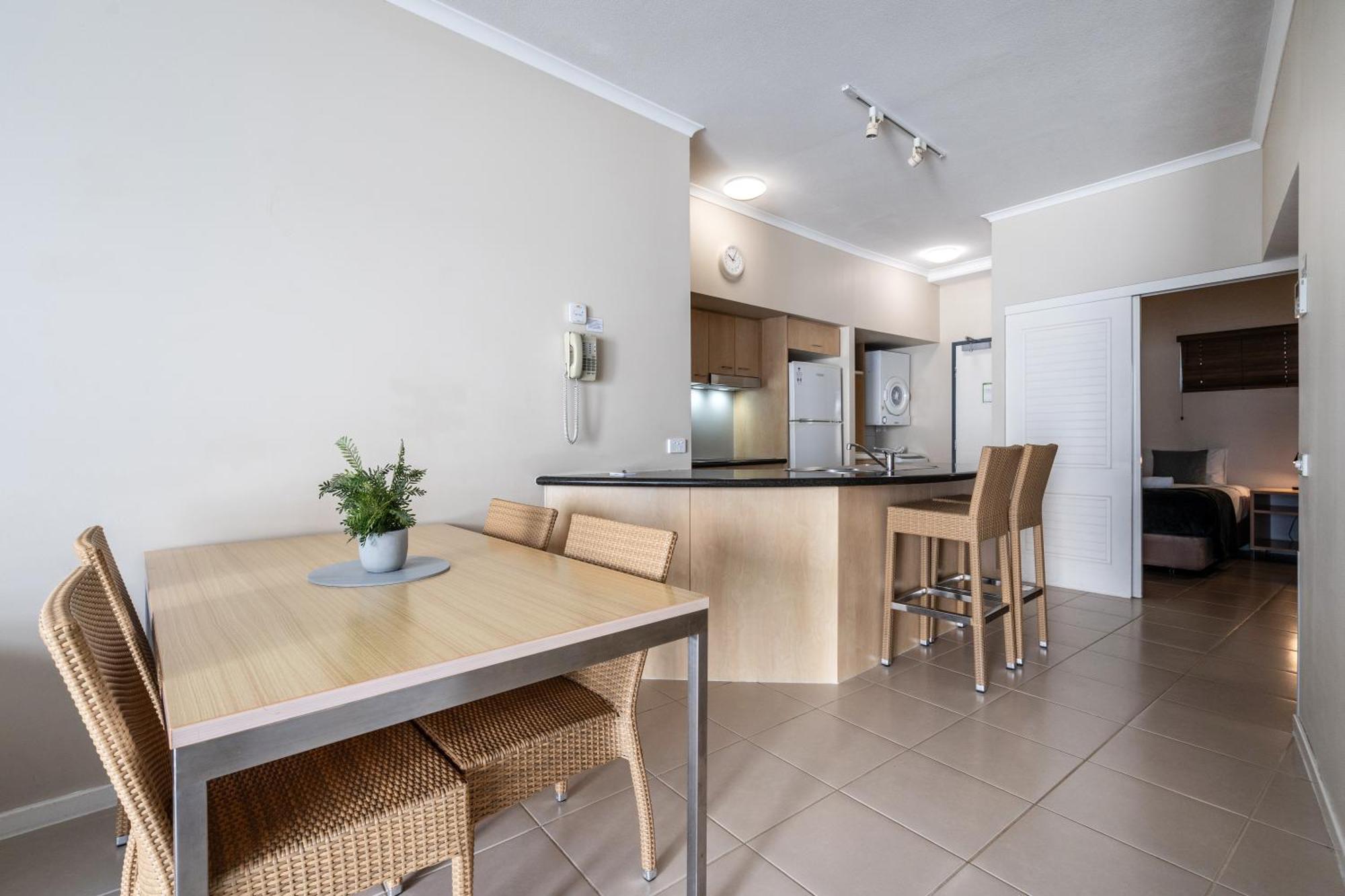 Rolling Surf Resort Caloundra